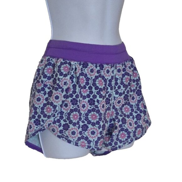 Lululemon Women Run Breeze By Short Twiggy Printed multicolor Floral size 10 - Picture 1 of 8